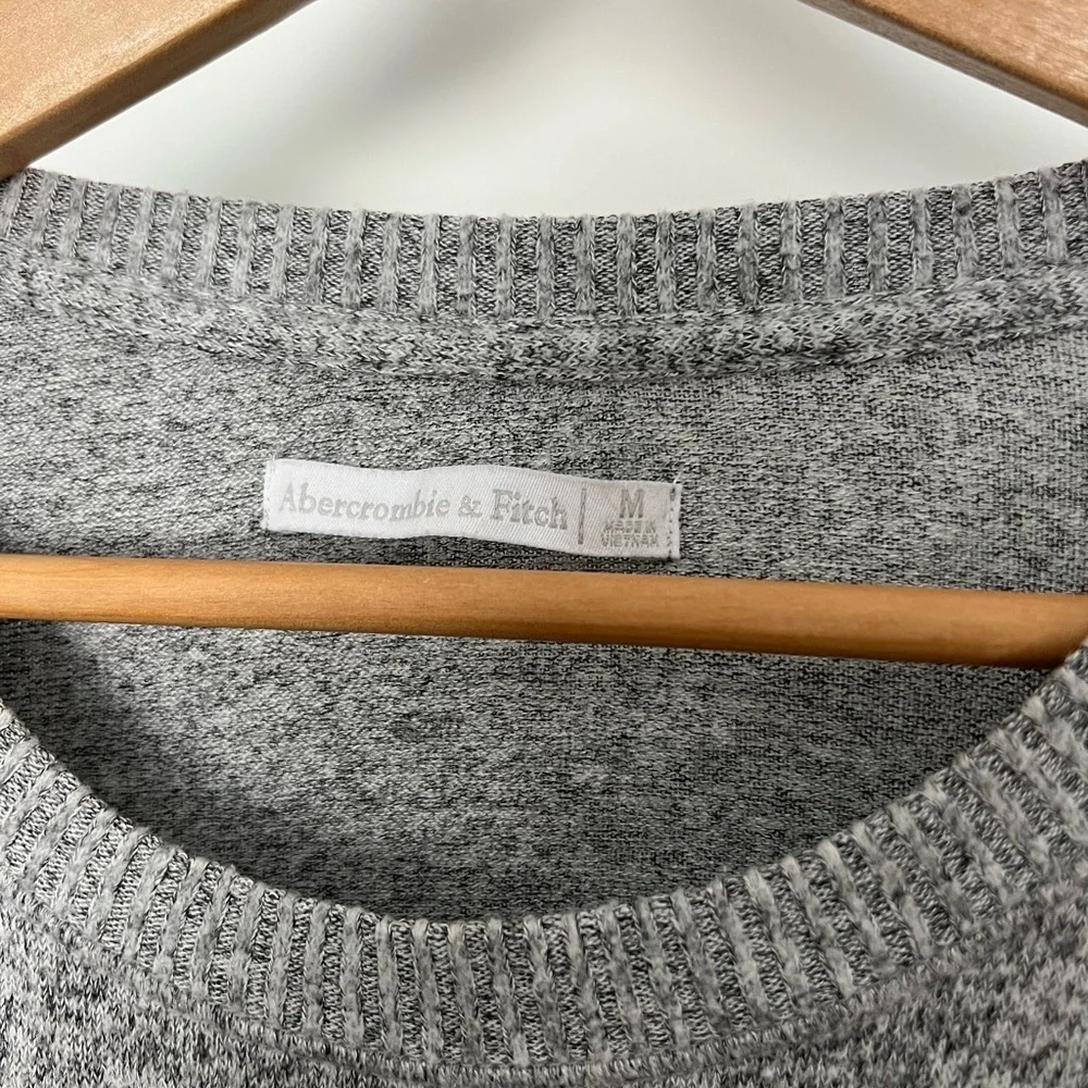 Abercrombie & Fitch: Gray Lounge Top: Size M - Picture 3 of 6